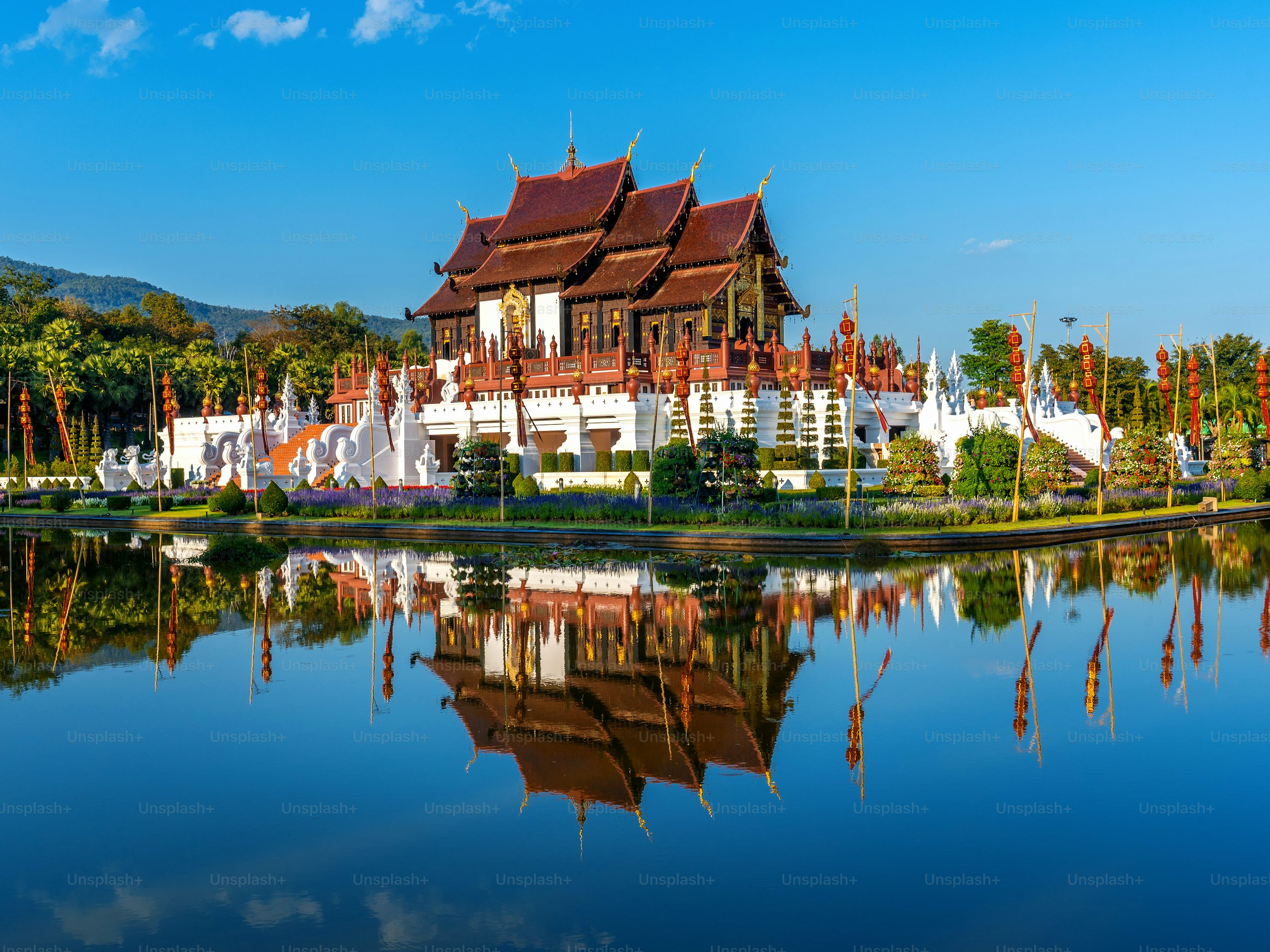 Luang Prabang – Vang Vieng - Vientiane  - Pakse – Bolaven Plateau – 4.000 Islands
