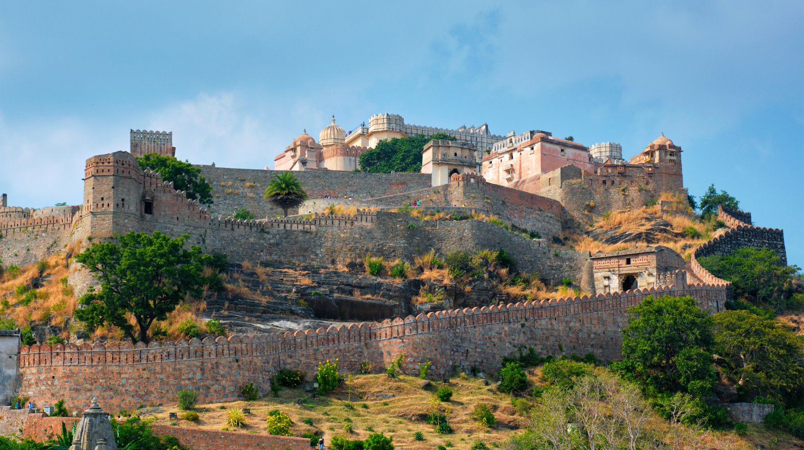 Udaipur Lake City with Forts Expedition