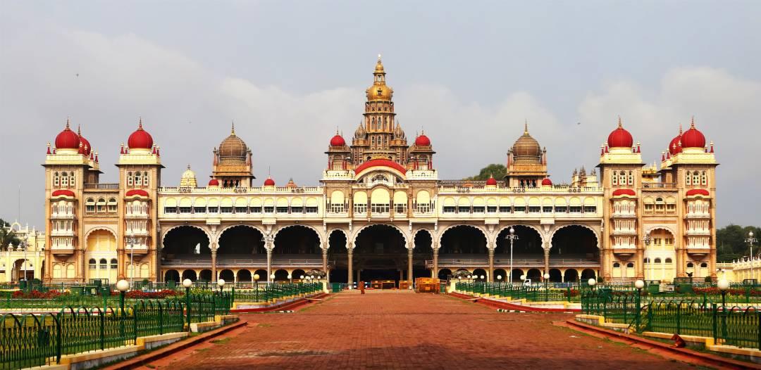 Royal Karnataka & Hill Station Escape – Bangalore, Mysore, Ooty & Kodaikanal