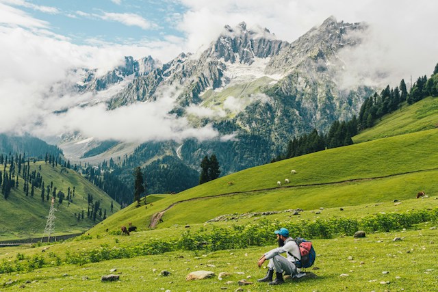 Divine Darshan & Valley Escape